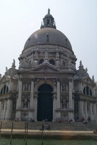 Designed by Baldassare Longhena when he was only 32 years old, it was dedicated to the Virgin Mary in gratitude for the liberation from the plague that killed 47,000 Venetians from 1630 to 1631.